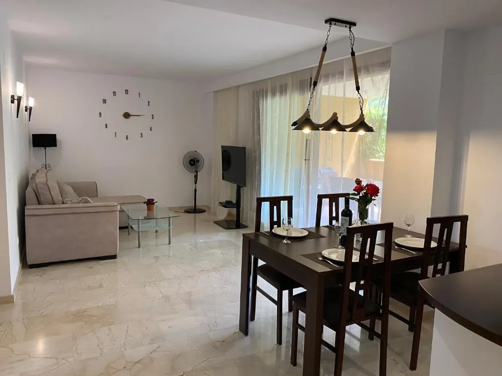 Living room and kitchen — Parque Recoleta, Punta Prima