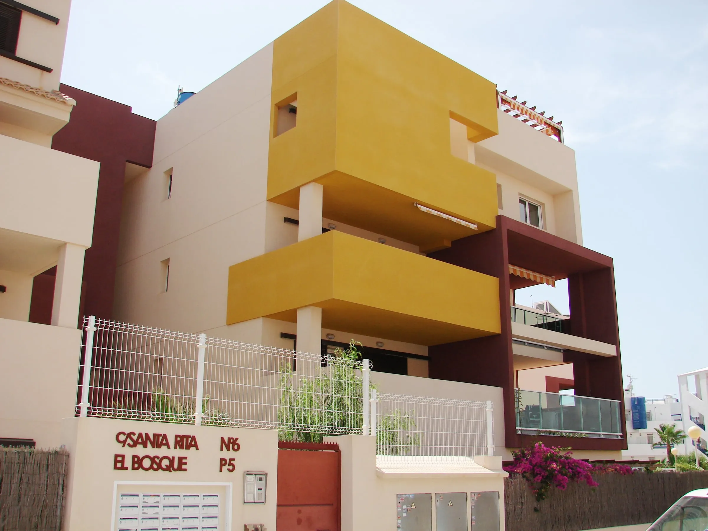 Вид с улицы — El Bosque, Playa Flamenca